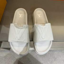 Picture of Louis Vuitton Slippers _SKULVsz38-45mnq0241664